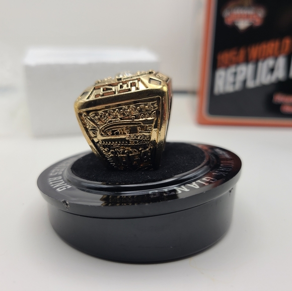 Fresno Grizzlies 1954 New York Giants World Series Ring Stadium Giveaway - Picture 2 of 5